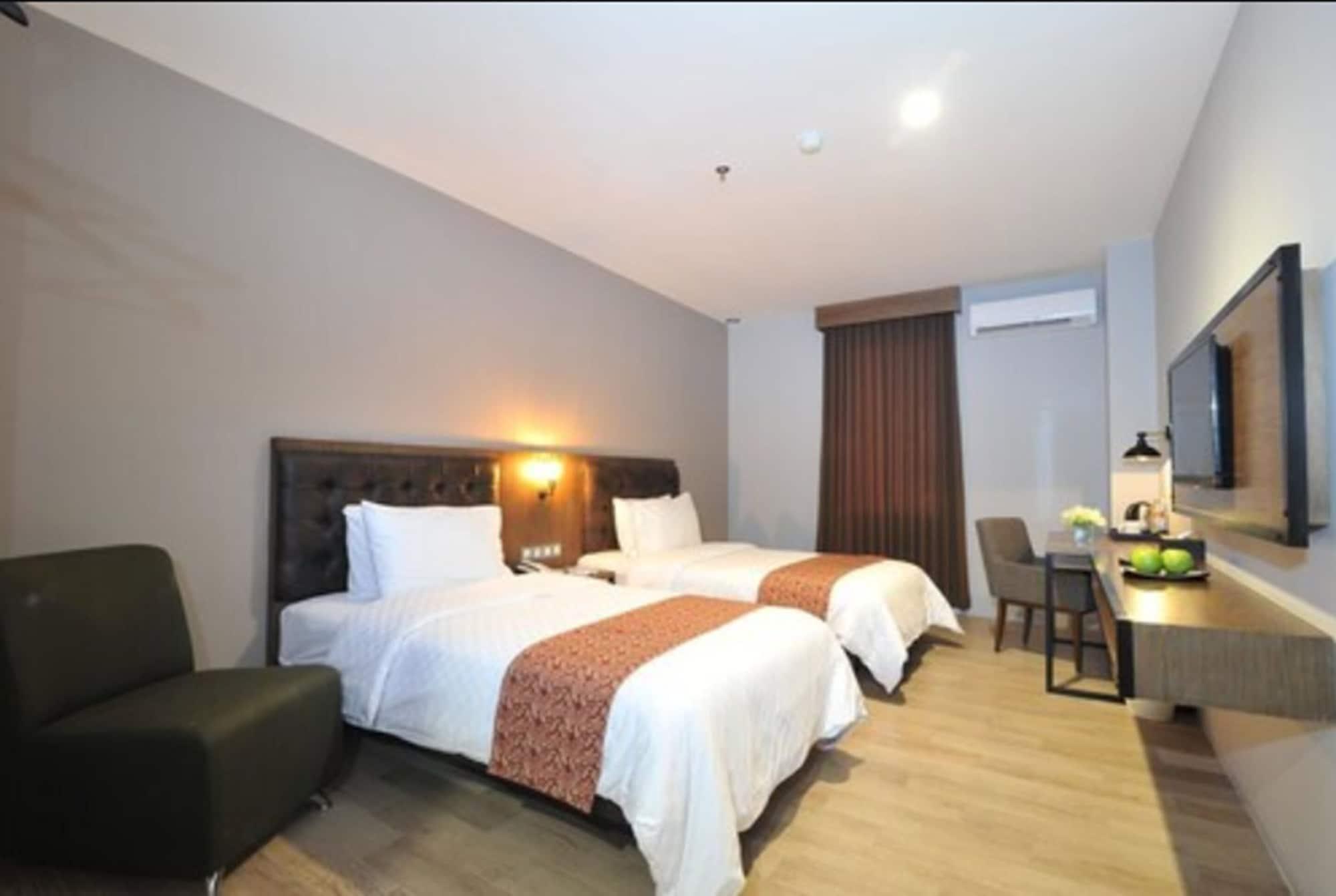 Grand Kangen Hotel Urip Sumoharjo Yogyakarta Bagian luar foto